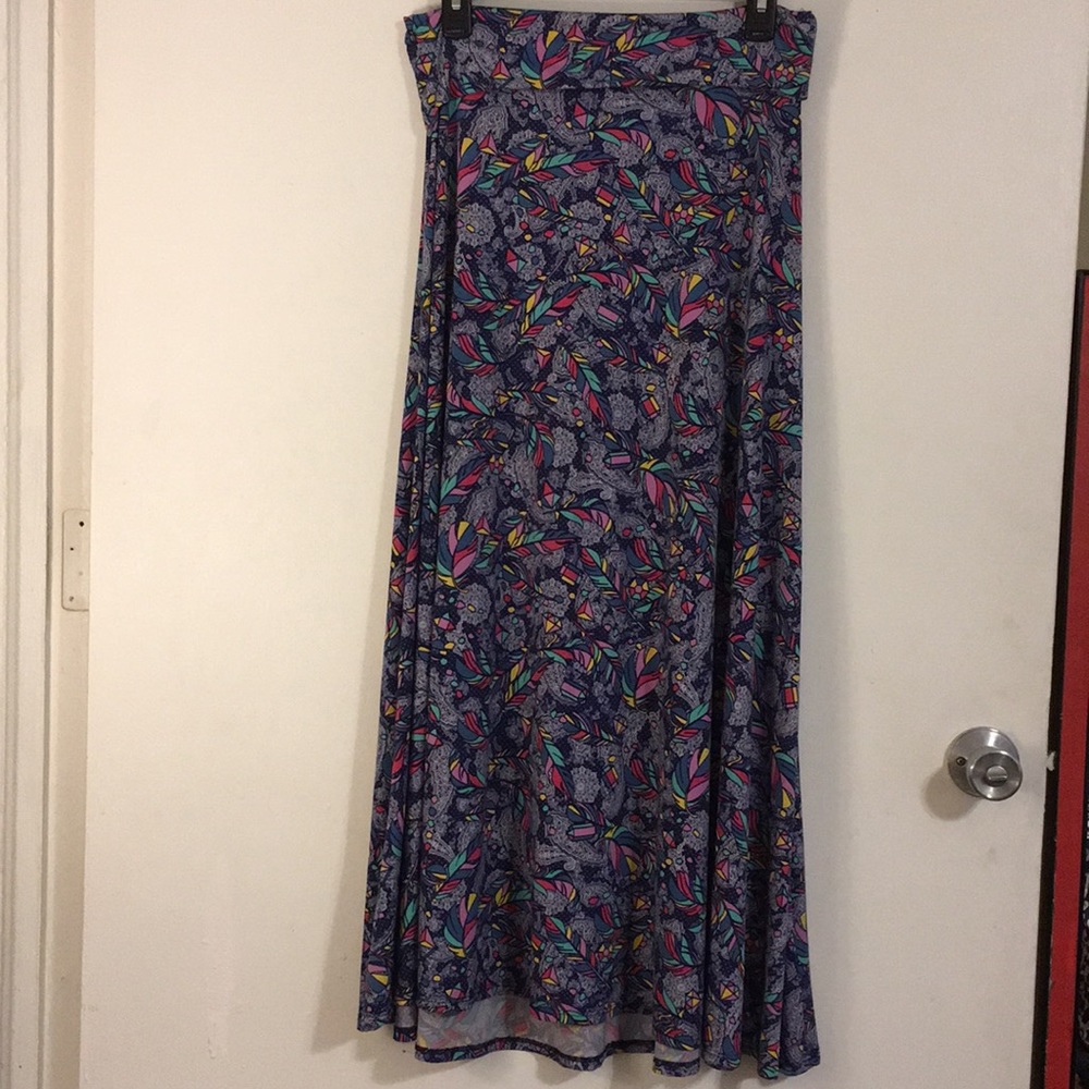 💙 LuLaRoe Maxi skirt (S) Geometric Feather design